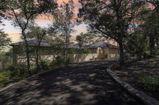100 MESA DR, Wimberley, TX 78676