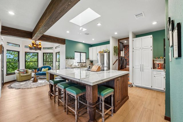 100 MESA DR, Wimberley, TX 78676