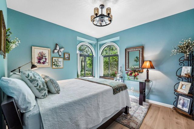 100 MESA DR, Wimberley, TX 78676