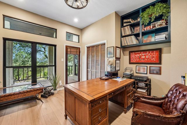 100 MESA DR, Wimberley, TX 78676