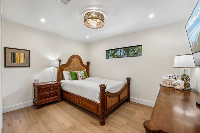 100 MESA DR, Wimberley, TX 78676