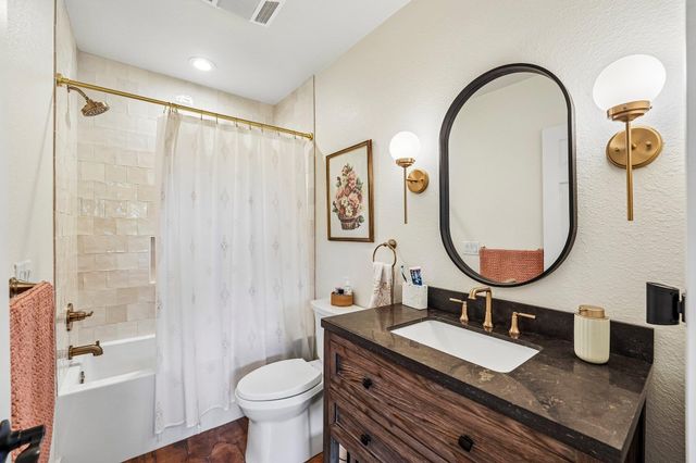 100 MESA DR, Wimberley, TX 78676
