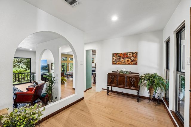 100 MESA DR, Wimberley, TX 78676