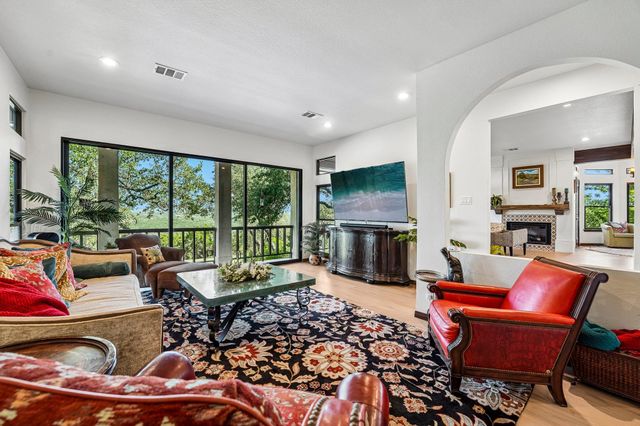 100 MESA DR, Wimberley, TX 78676