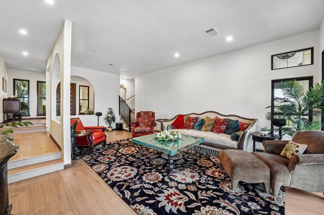 100 MESA DR, Wimberley, TX 78676