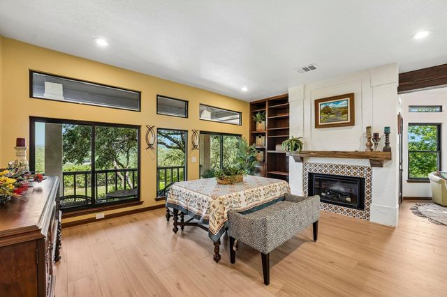 100 MESA DR, Wimberley, TX 78676