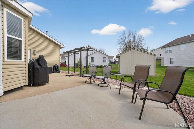 18 Locust Hills Court, O'fallon, MO 63366