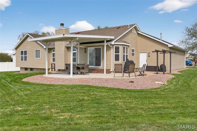 18 Locust Hills Court, O'fallon, MO 63366