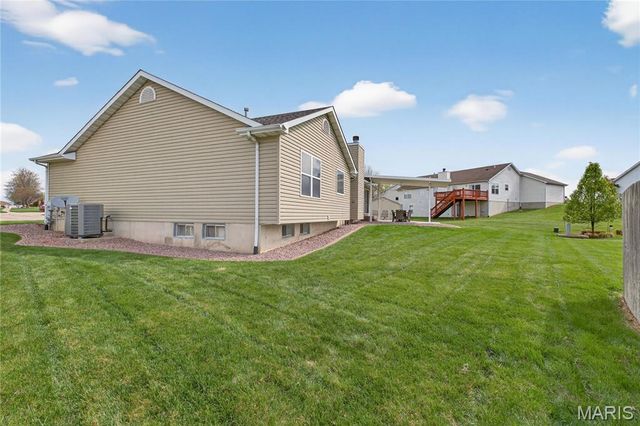 18 Locust Hills Court, O'fallon, MO 63366