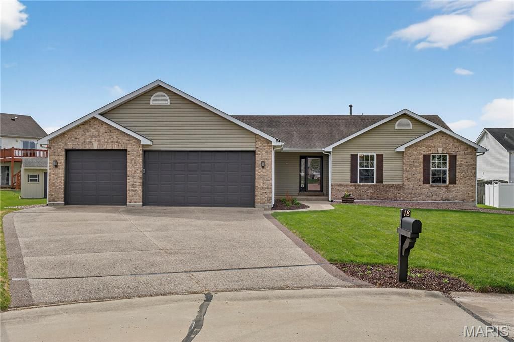 18 Locust Hills Court, O'fallon, MO 63366