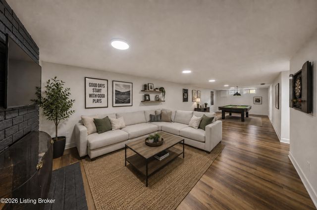 7803 Cedar Brook Dr, Louisville, KY 40219