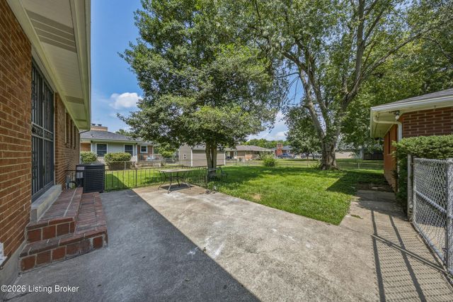 7803 Cedar Brook Dr, Louisville, KY 40219
