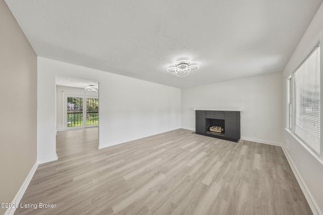 7803 Cedar Brook Dr, Louisville, KY 40219