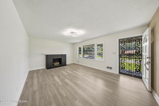 7803 Cedar Brook Dr, Louisville, KY 40219