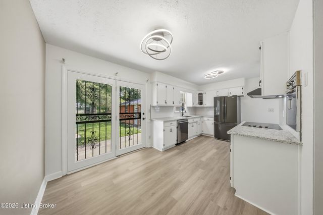 7803 Cedar Brook Dr, Louisville, KY 40219