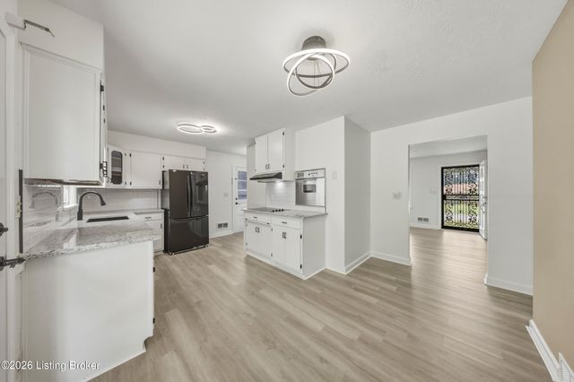 7803 Cedar Brook Dr, Louisville, KY 40219