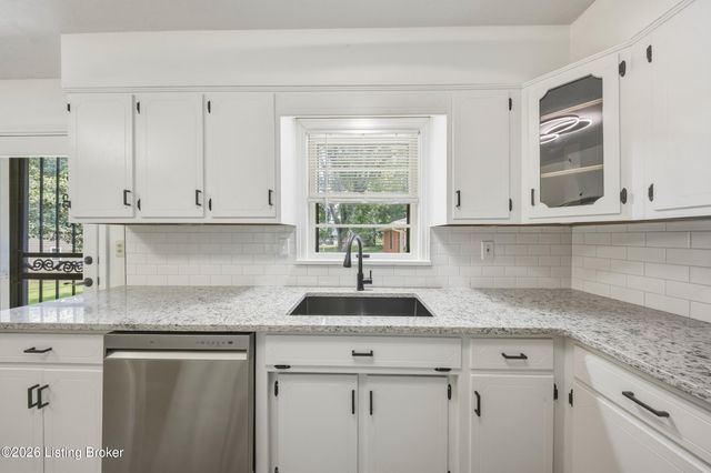 7803 Cedar Brook Dr, Louisville, KY 40219