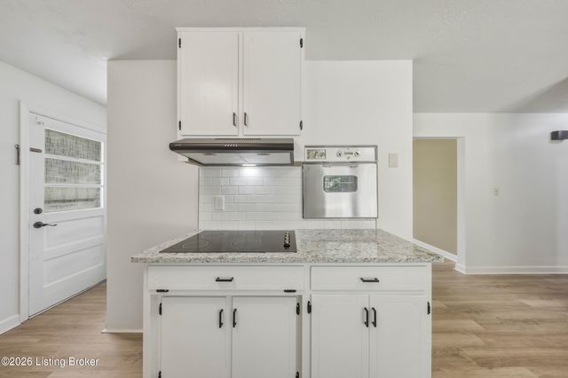 7803 Cedar Brook Dr, Louisville, KY 40219
