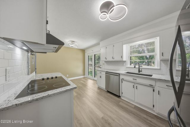 7803 Cedar Brook Dr, Louisville, KY 40219