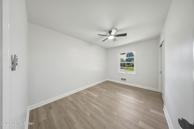 7803 Cedar Brook Dr, Louisville, KY 40219