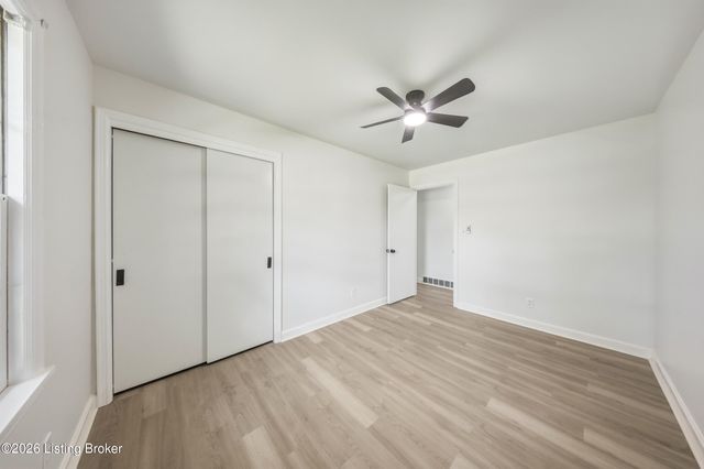 7803 Cedar Brook Dr, Louisville, KY 40219