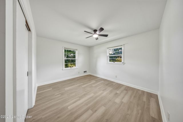 7803 Cedar Brook Dr, Louisville, KY 40219