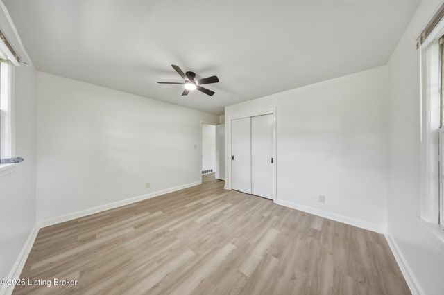 7803 Cedar Brook Dr, Louisville, KY 40219