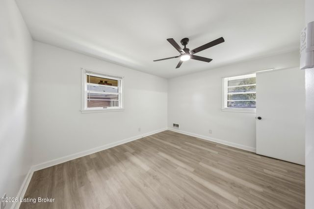 7803 Cedar Brook Dr, Louisville, KY 40219