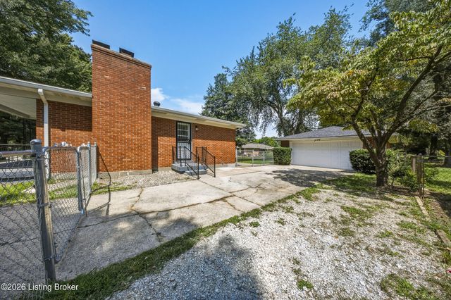 7803 Cedar Brook Dr, Louisville, KY 40219