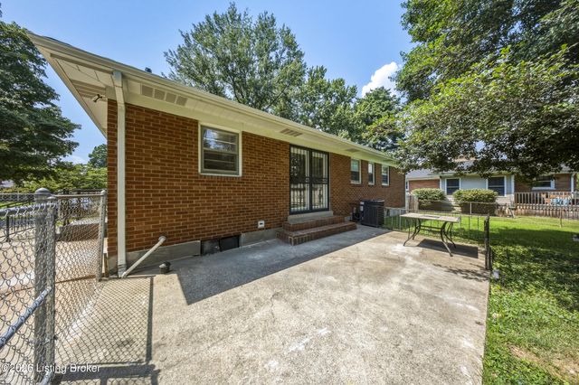 7803 Cedar Brook Dr, Louisville, KY 40219