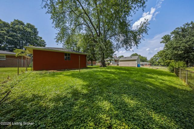 7803 Cedar Brook Dr, Louisville, KY 40219
