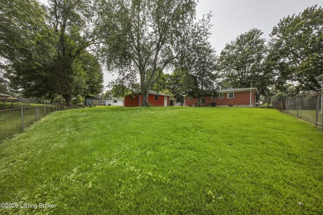 7803 Cedar Brook Dr, Louisville, KY 40219