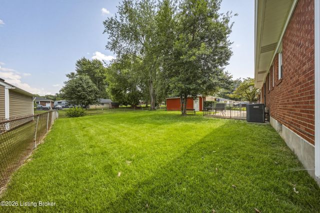 7803 Cedar Brook Dr, Louisville, KY 40219