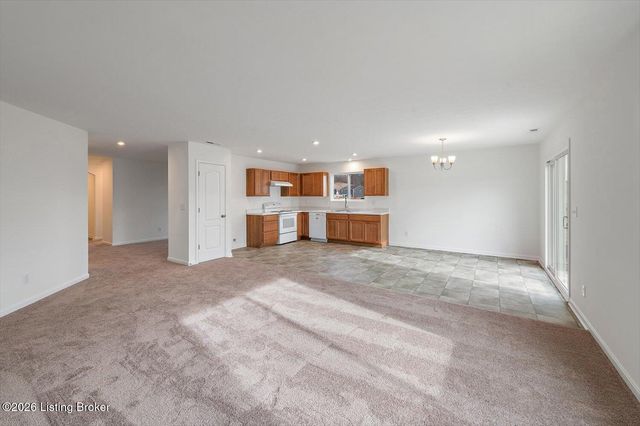 490 Mud Hen Dr, Shepherdsville, KY 40165