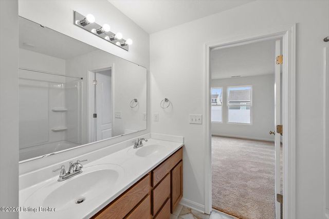 490 Mud Hen Dr, Shepherdsville, KY 40165