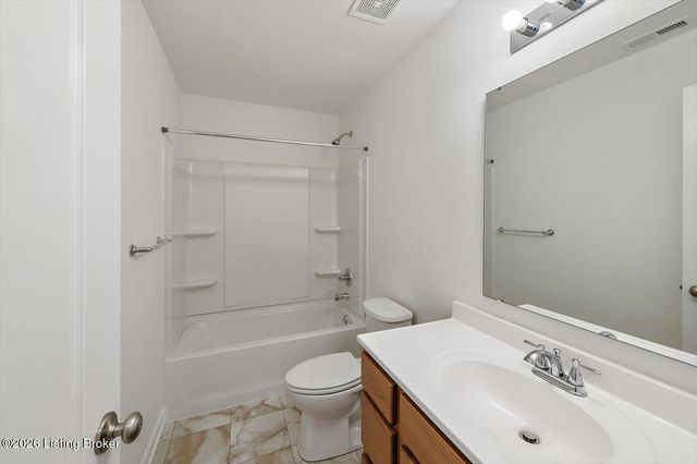 490 Mud Hen Dr, Shepherdsville, KY 40165