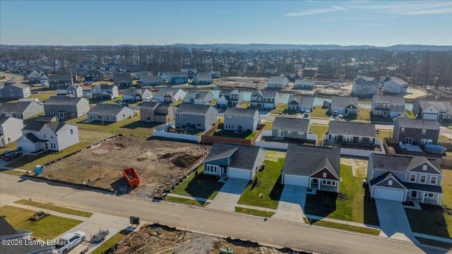 490 Mud Hen Dr, Shepherdsville, KY 40165