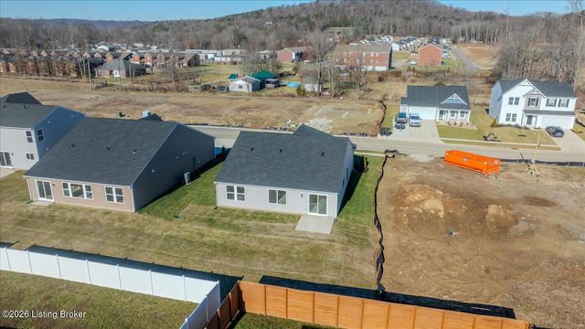 490 Mud Hen Dr, Shepherdsville, KY 40165