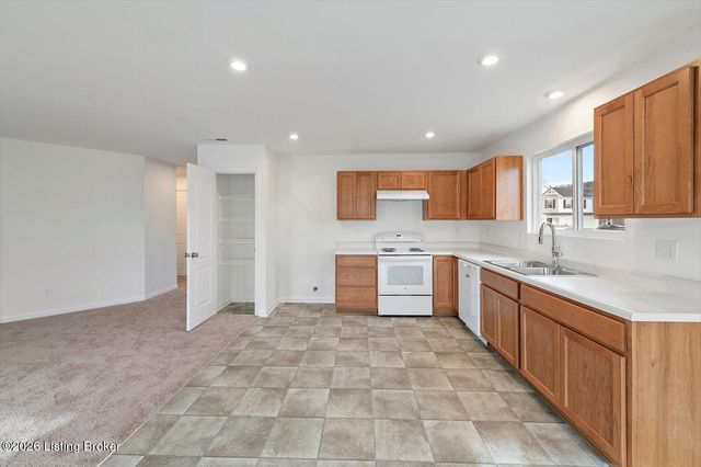 490 Mud Hen Dr, Shepherdsville, KY 40165