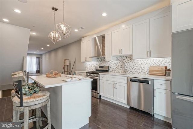 1939 S 6TH ST, Philadelphia, PA 19148