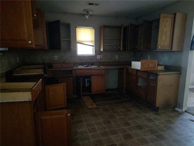 1909 S Ellison Way, Independence, MO 64050