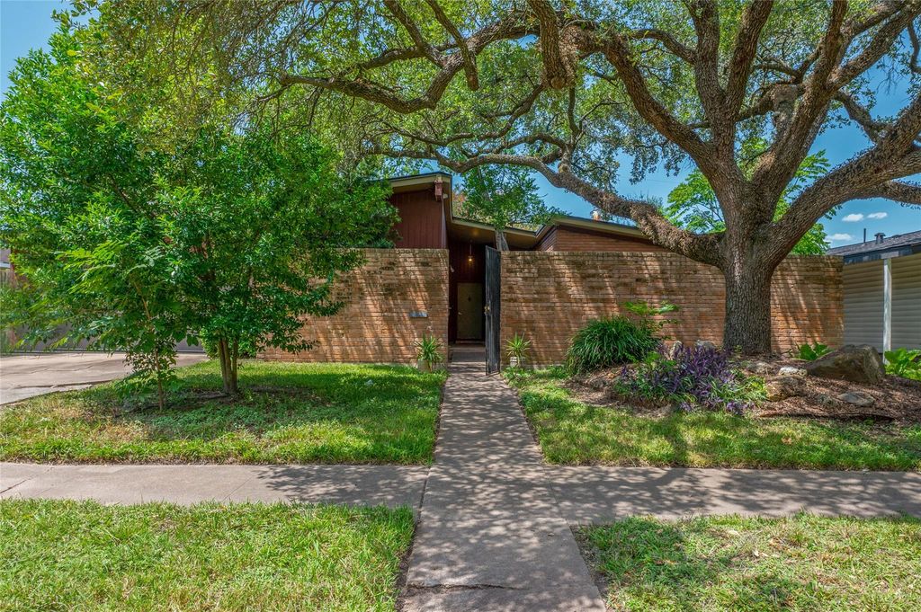6226 Birdwood Road, Houston, TX 77074