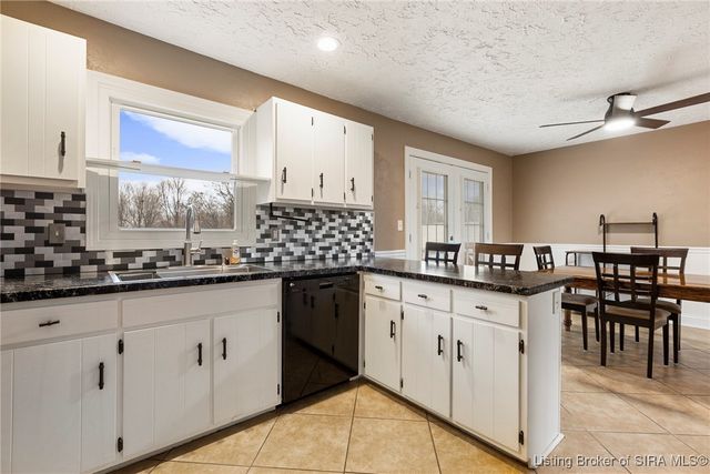 6828 Farnsley Knob Road, Elizabeth, IN 47117