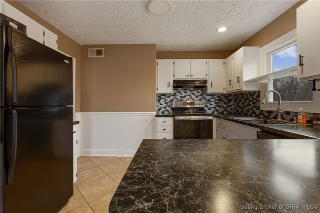 6828 Farnsley Knob Road, Elizabeth, IN 47117