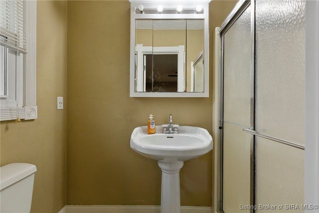 6828 Farnsley Knob Road, Elizabeth, IN 47117