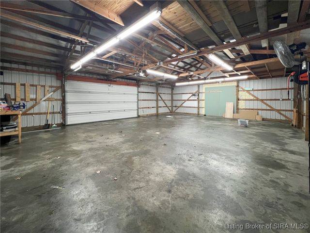 6828 Farnsley Knob Road, Elizabeth, IN 47117