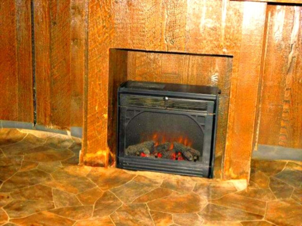 Image 14 of property listing at 1228 Sherman Avenue, Rockford, IL 61101