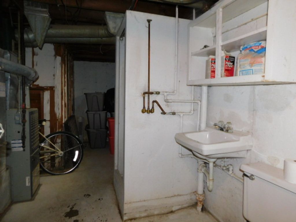 Image 17 of property listing at 1228 Sherman Avenue, Rockford, IL 61101