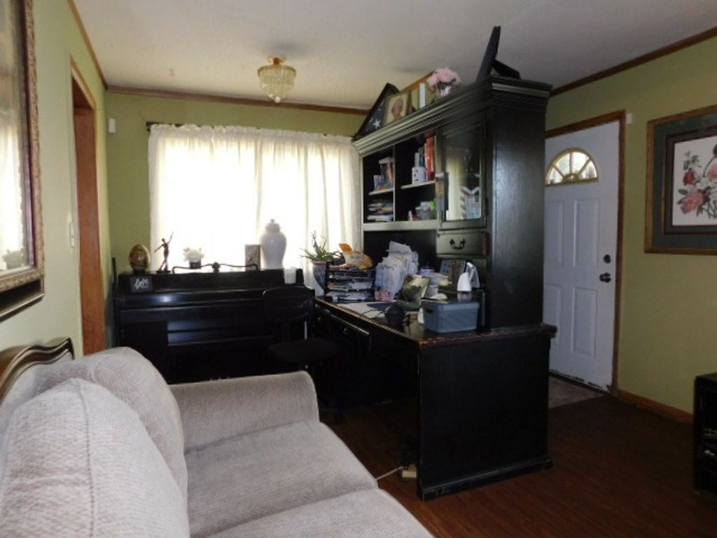 Image 4 of property listing at 1228 Sherman Avenue, Rockford, IL 61101