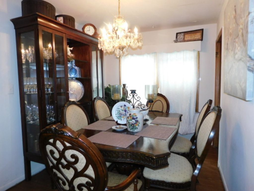 Image 5 of property listing at 1228 Sherman Avenue, Rockford, IL 61101